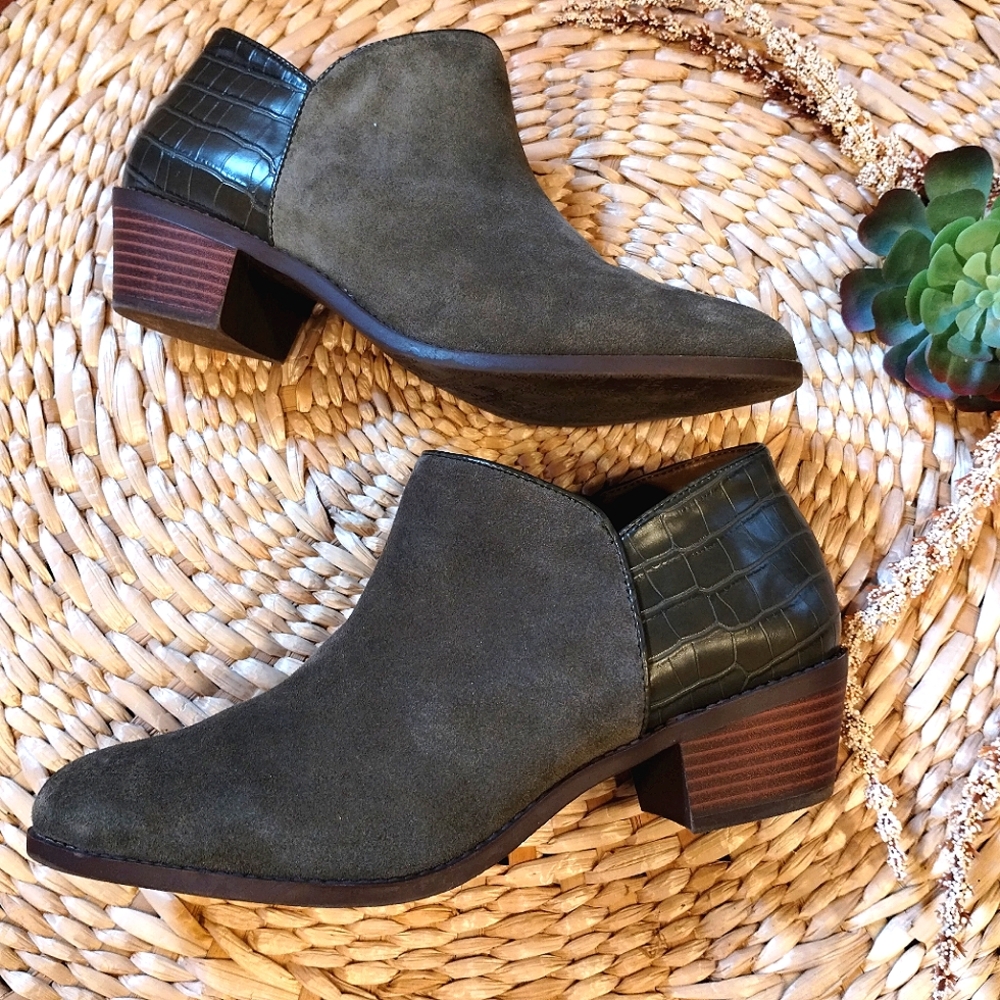 Vionic Women's Felicity Marissa Suede Short Boots Size 10